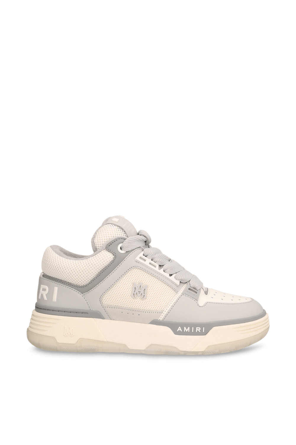 תמונה קידמית של נעלי סניקרס