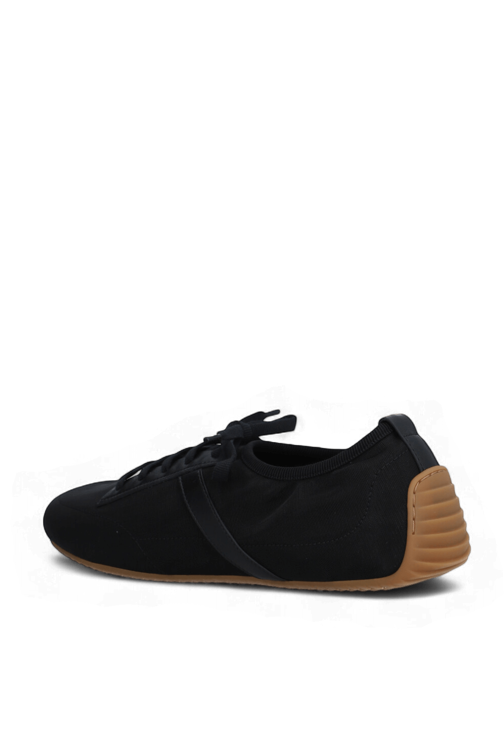 תמונה אחורית של נעלי סניקרס רשת