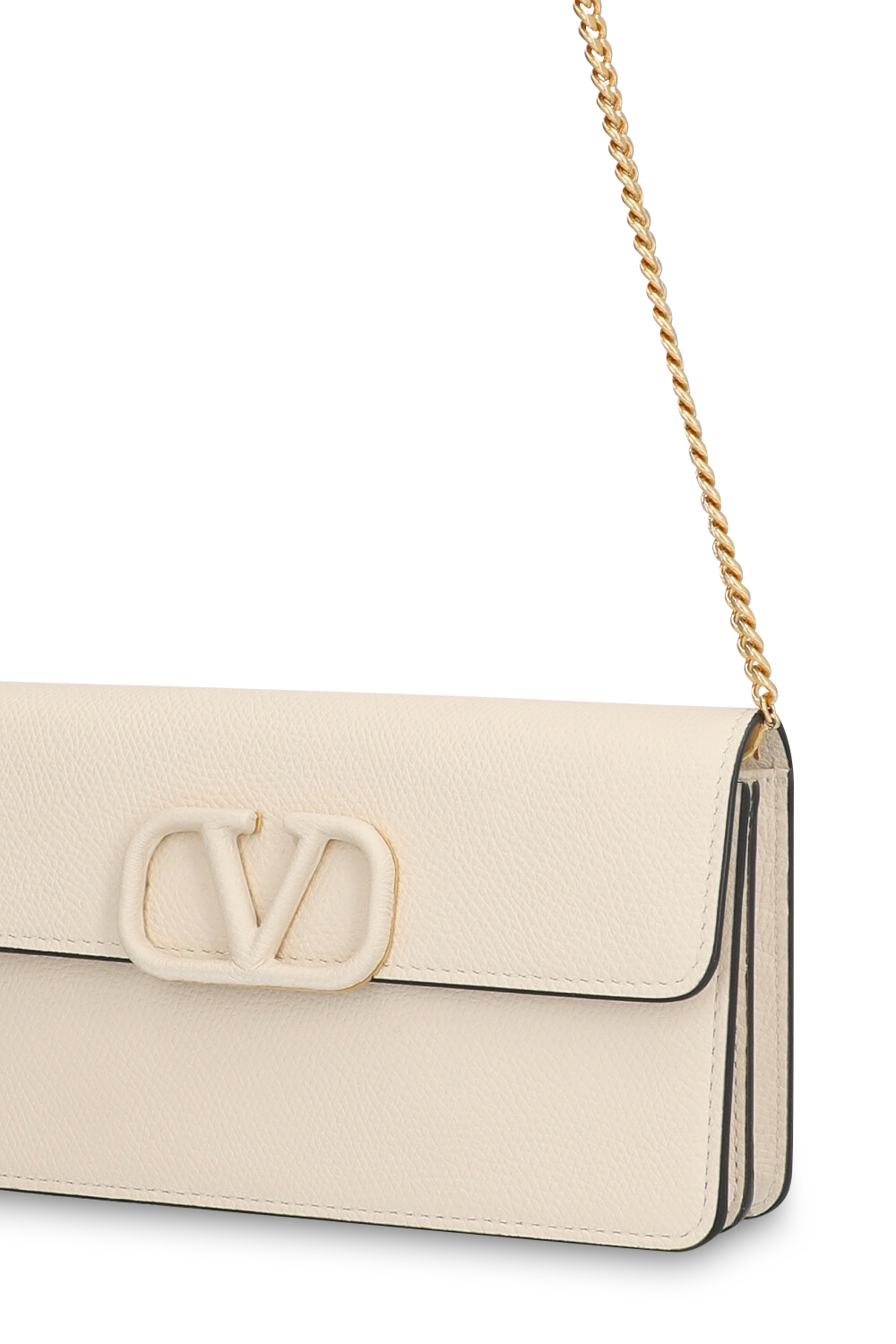 תמונת תקריב של תיק קרוסבודי עם לוגו