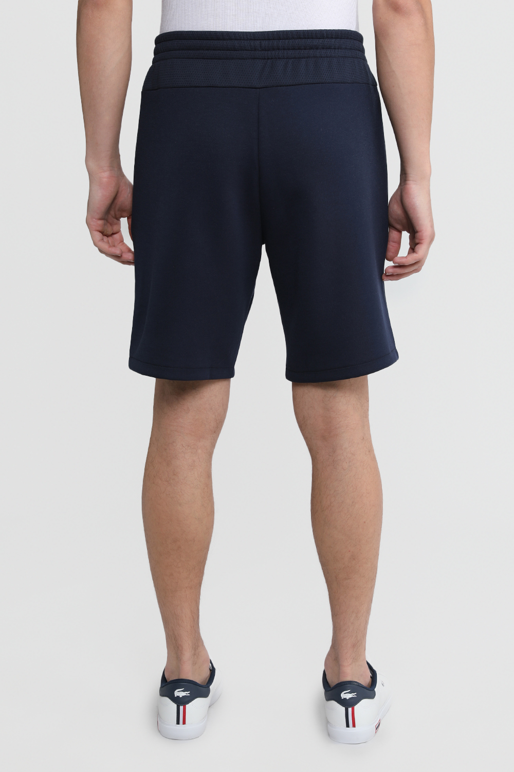 תמונת דוגמן אחורית של מכנסי טרנינג קצרים