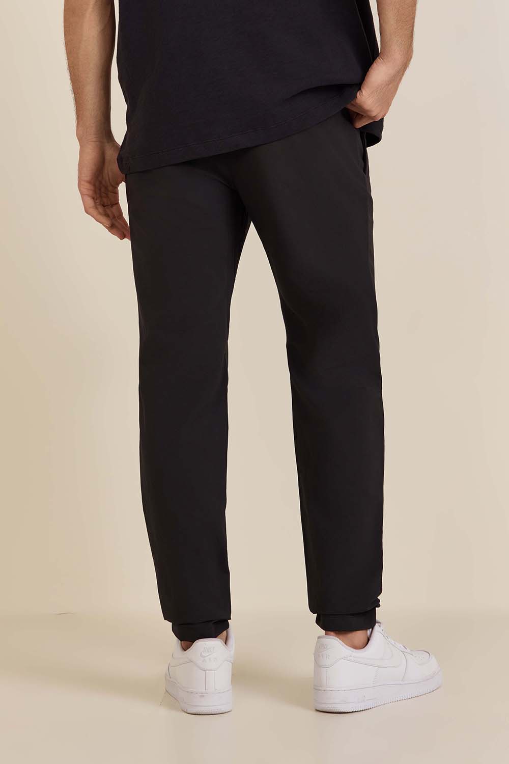 תמונת דוגמן אחורית של New Venture Trouser Pique