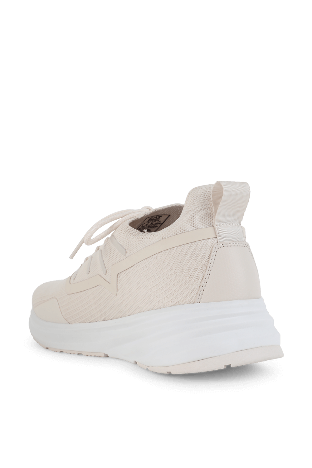 תמונה אחורית של נעלי סניקרס טסודו