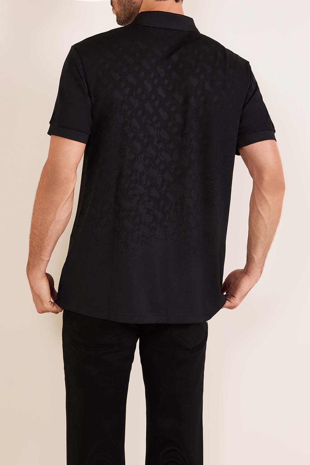 תמונת דוגמן אחורית של חולצת פולו