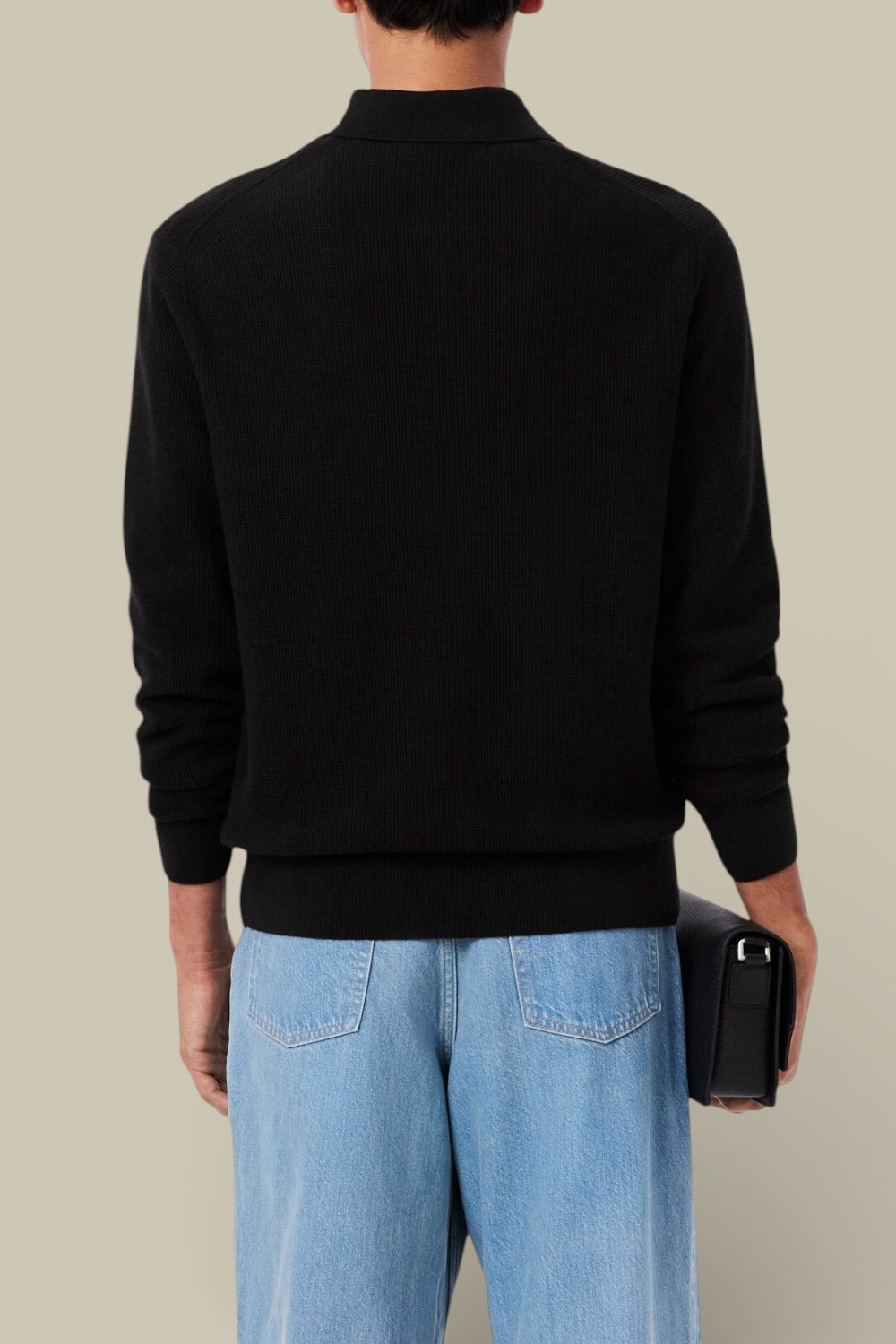 תמונת דוגמן אחורית של סוודר