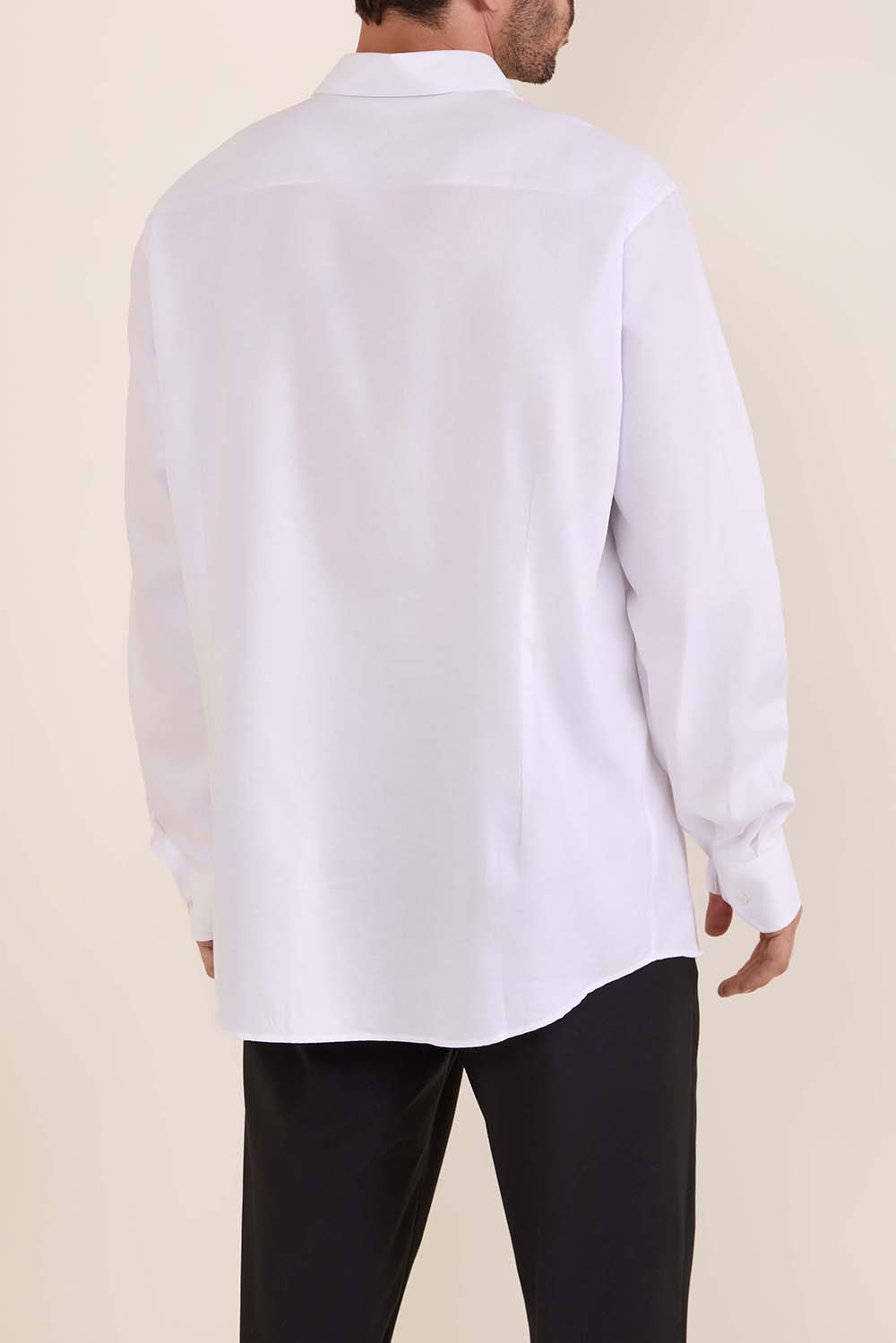 תמונת דוגמן אחורית של חולצה מכופתרת