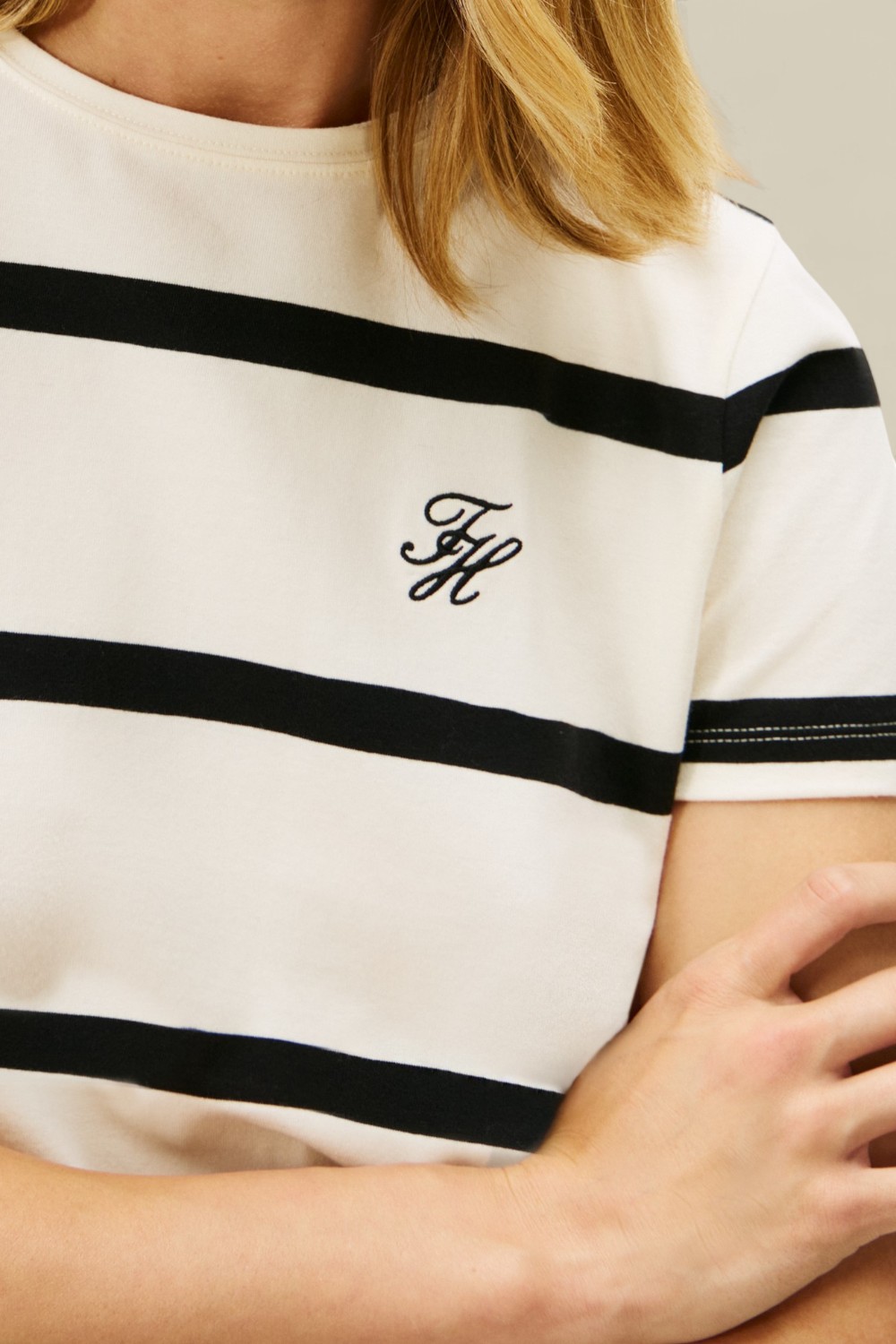 תמונת תקריב דוגמן של חולצת טי