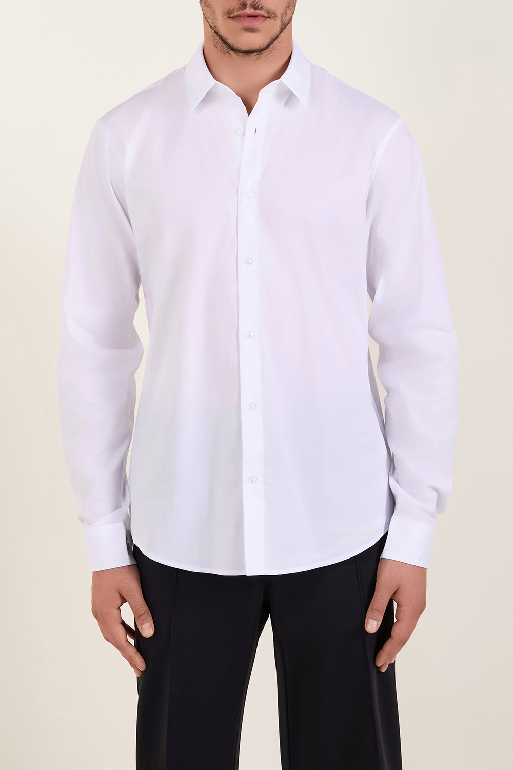 תמונת דוגמן קידמית של חולצה מכופתרת