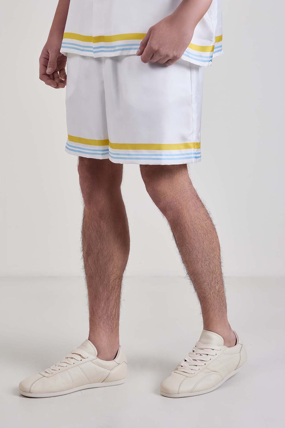 תמונת דוגמן קידמית של מכנסיים קצרים משי