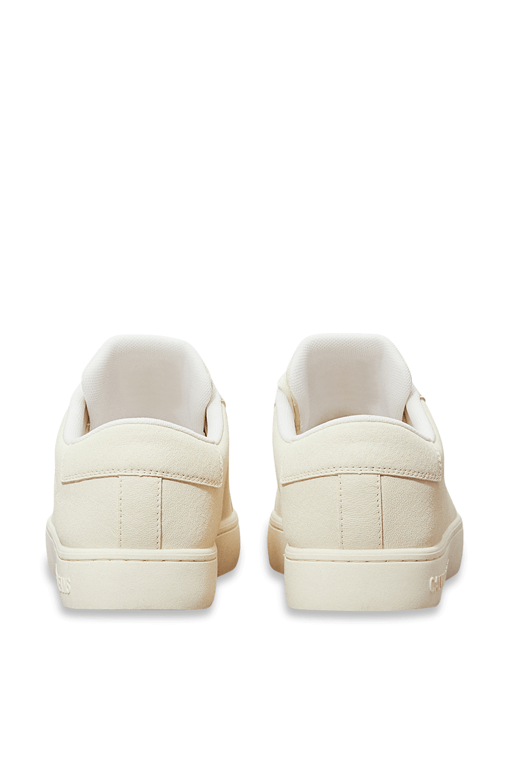 תמונת תקריב של נעלי סניקרס