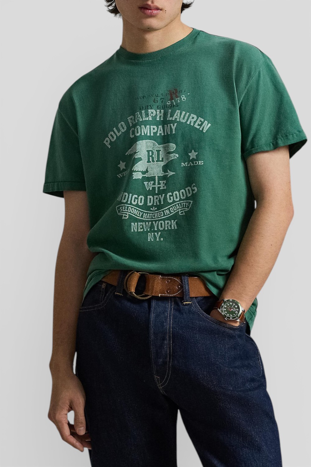 תמונת דוגמן קידמית של חולצת טי