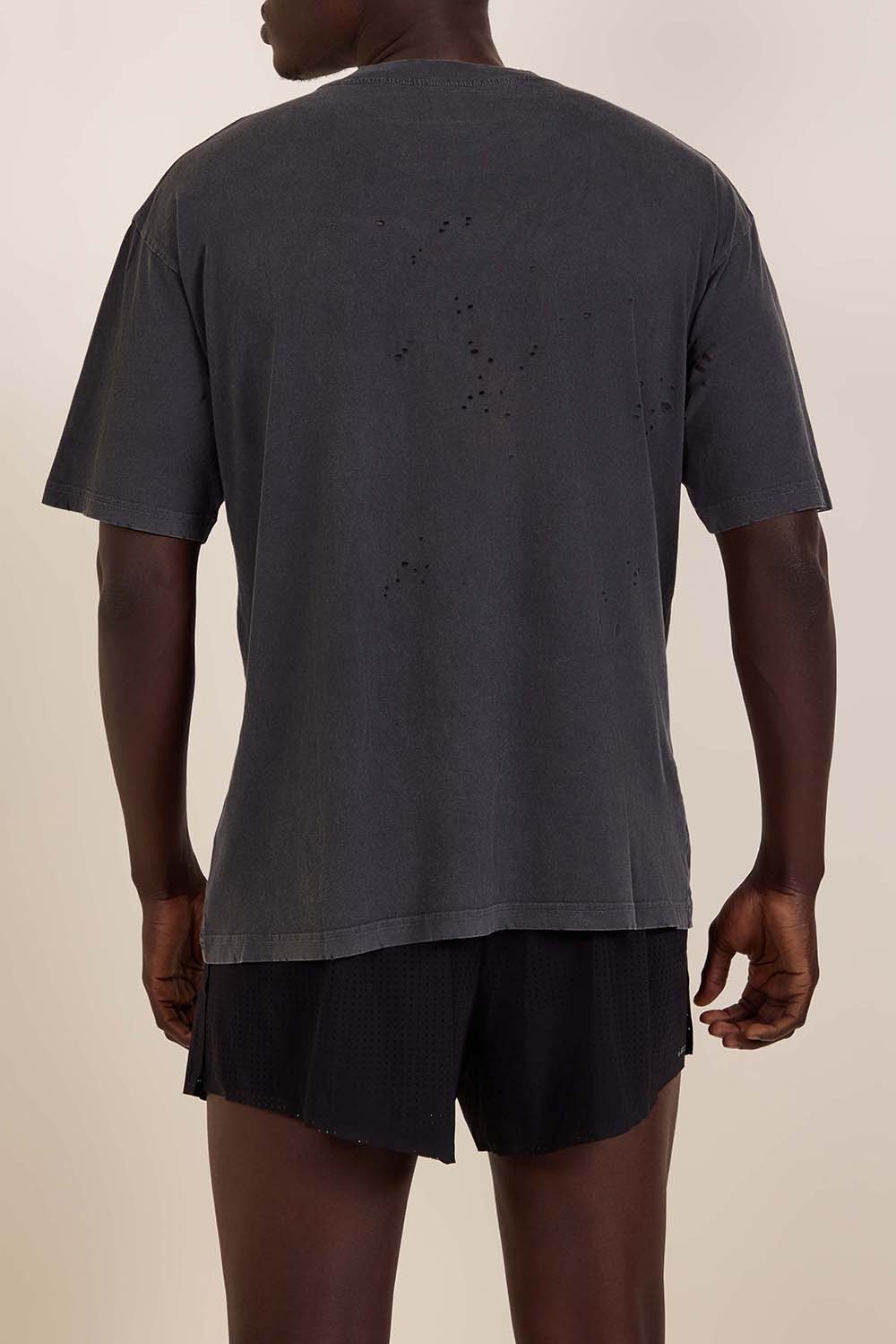 תמונת דוגמן אחורית של חולצת אימון