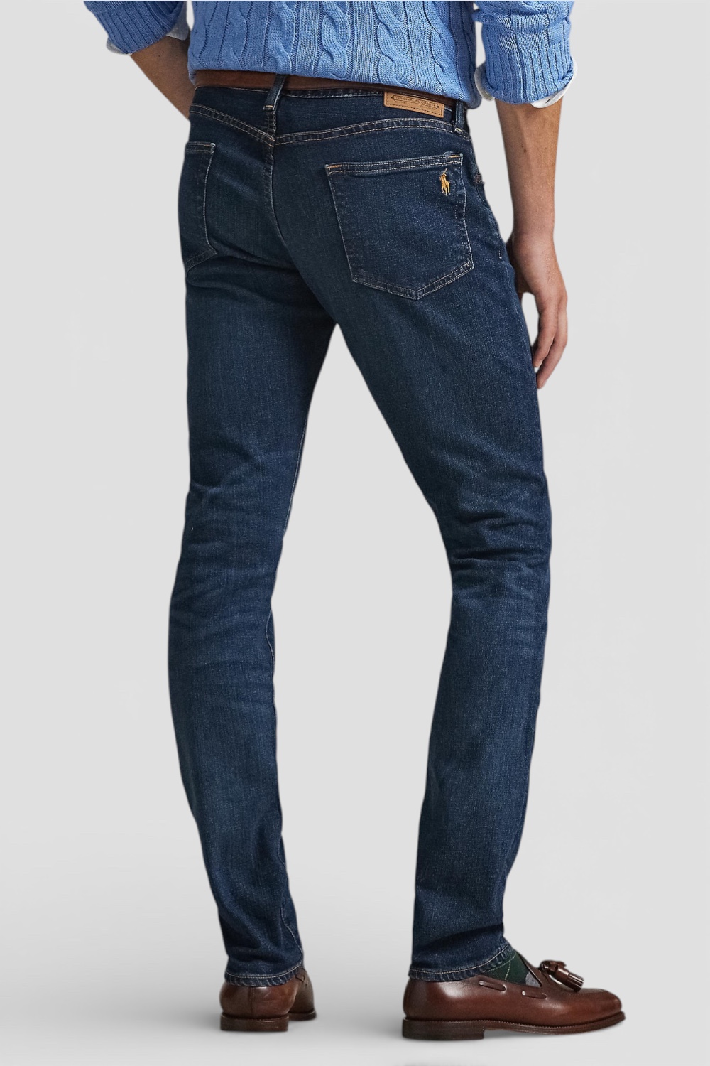 תמונת דוגמן אחורית של מכנסי ג'ינס בגזרת סלים