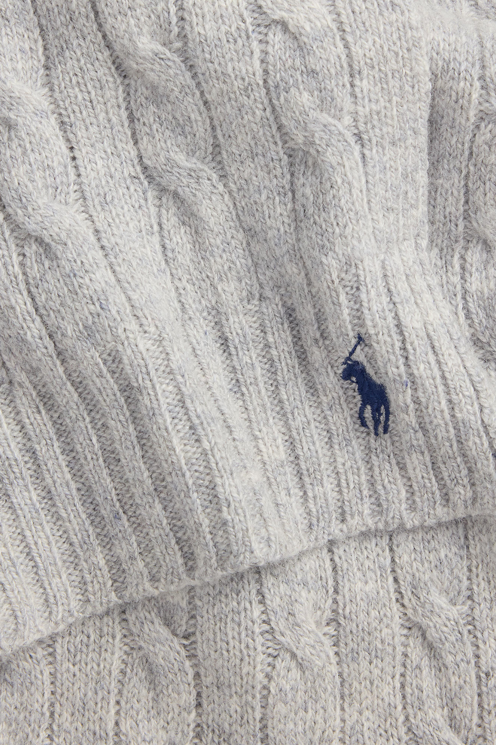 תמונה אחורית של מארז כובע, צעיף וכפפות מצמר