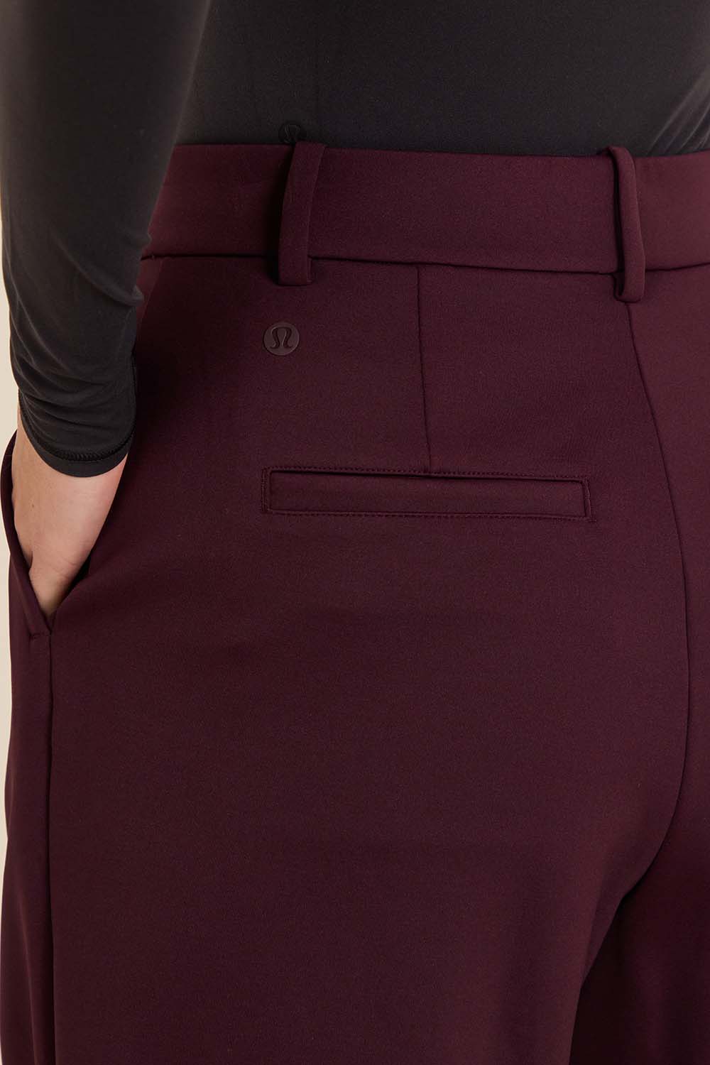 תמונת תקריב דוגמן של Daydrift High-Rise Trouser Regular Brushed