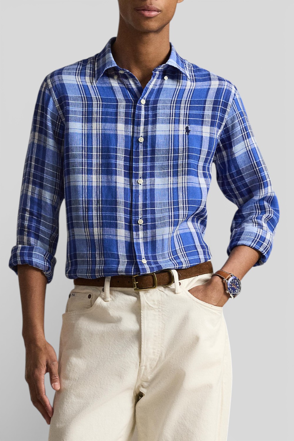 תמונת דוגמן קידמית של חולצה מכופתרת