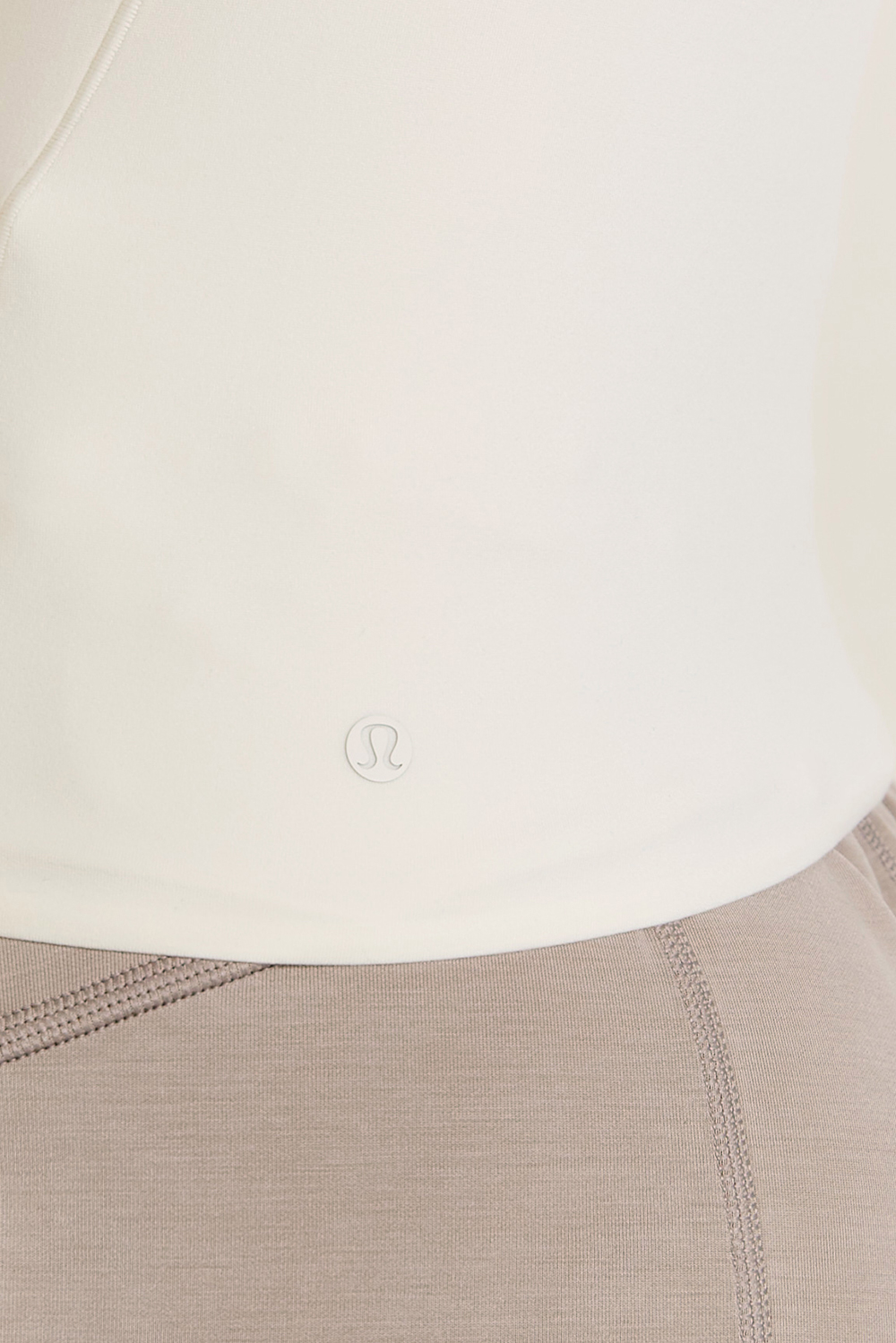 תמונת תקריב דוגמן של Nulu Spaghetti-Strap Cami Tank Top Adjustable