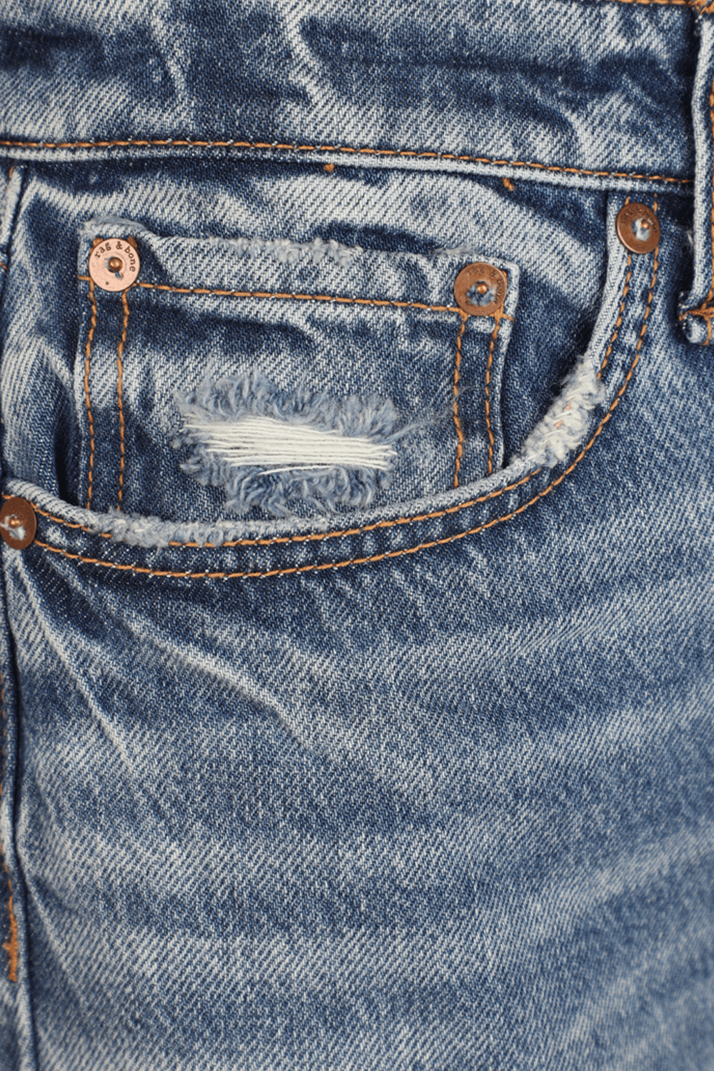 תמונה אחורית של מכנסי ג'ינס רוזה בגזרת בויפרנד בשטיפה בינונית