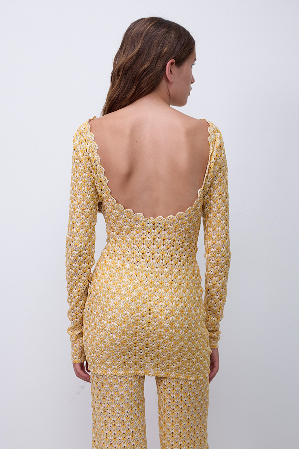 תמונת דוגמן אחורית של שמלת חוף מיני