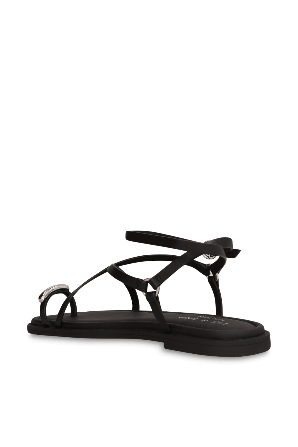 תמונה אחורית של סנדלים