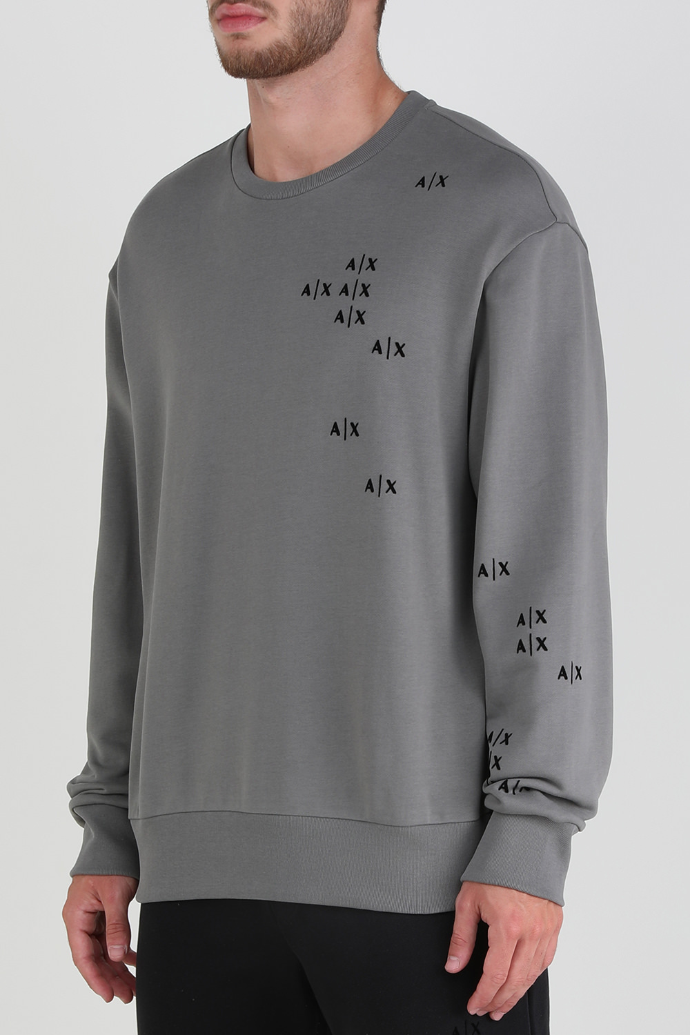 תמונת דוגמן קידמית של מעיל פאפר בצבע שחור