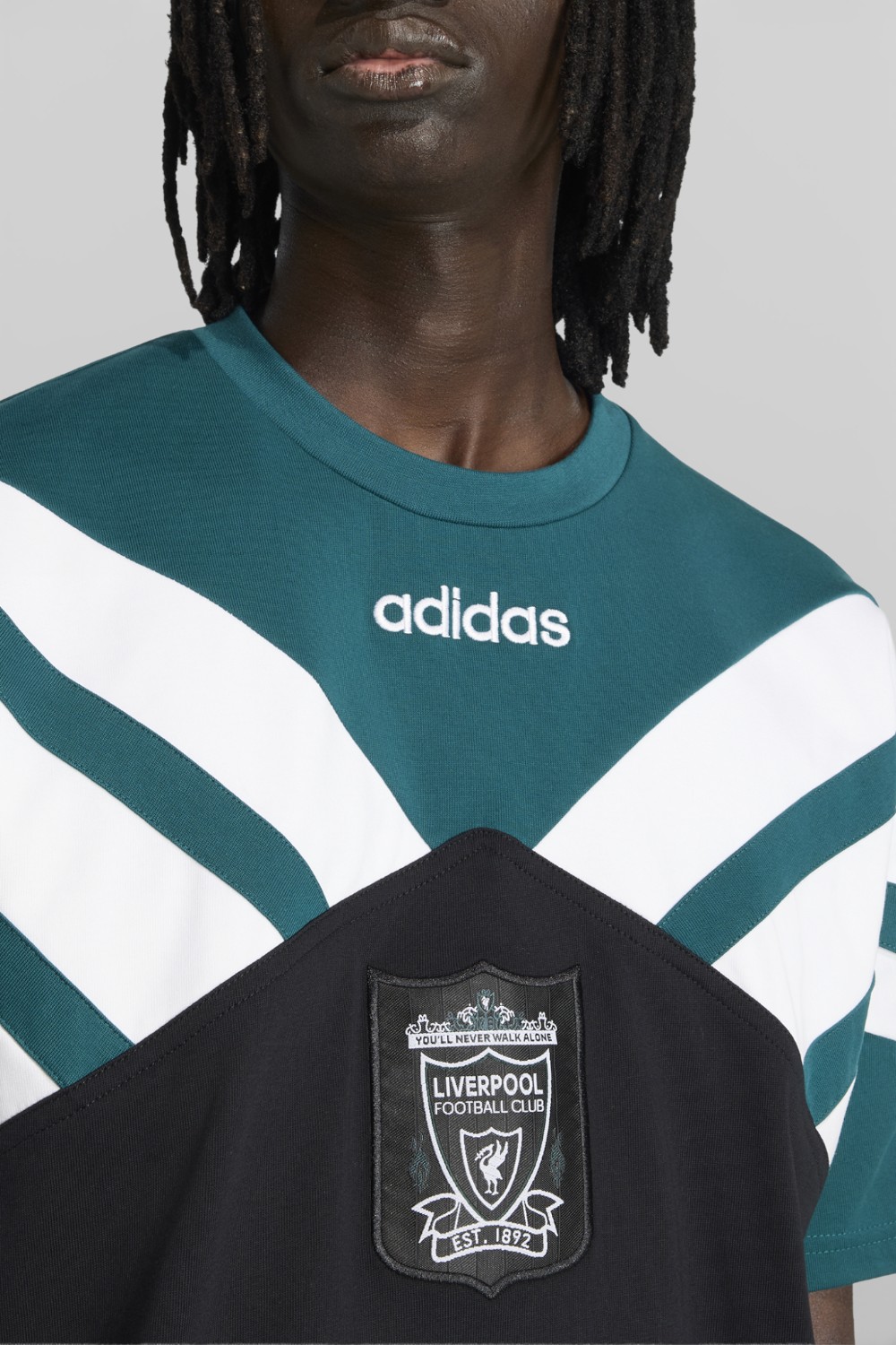 תמונת תקריב דוגמן של חולצת כדורגל