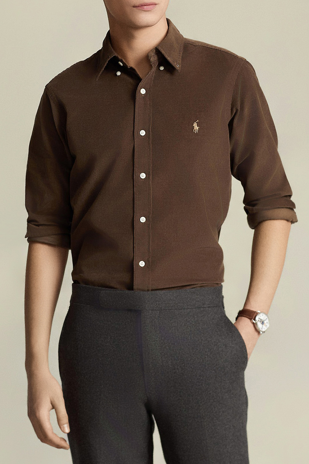 תמונת דוגמן קידמית של חולצה מכופתרת