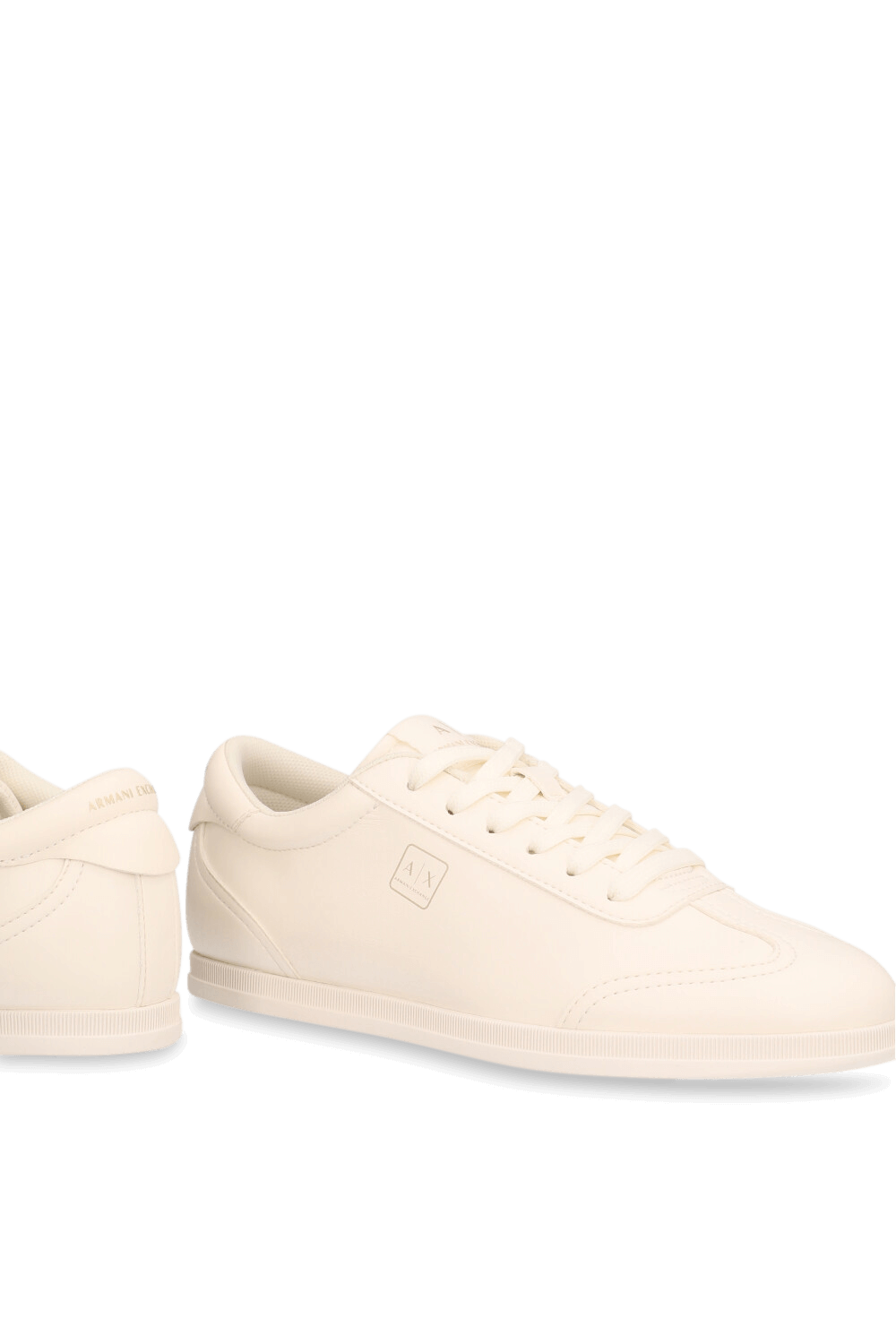 תמונת תקריב של נעלי סניקרס