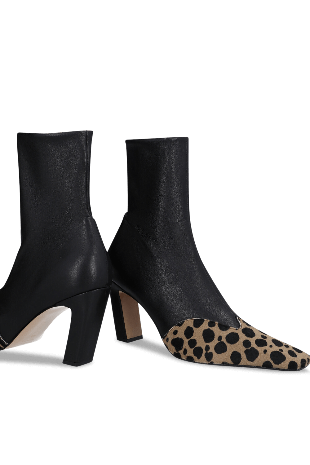 תמונת תקריב של מגפוני עקב