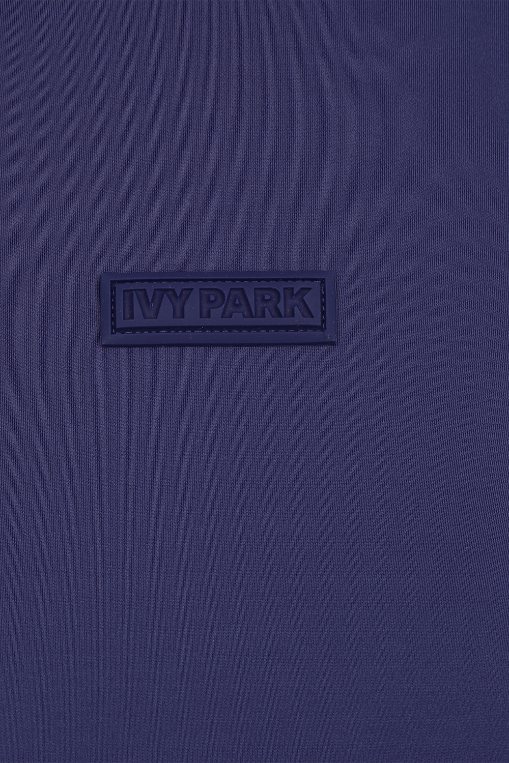 תמונת תקריב של אדידס X אייבי פארק שמלת סלים מידי