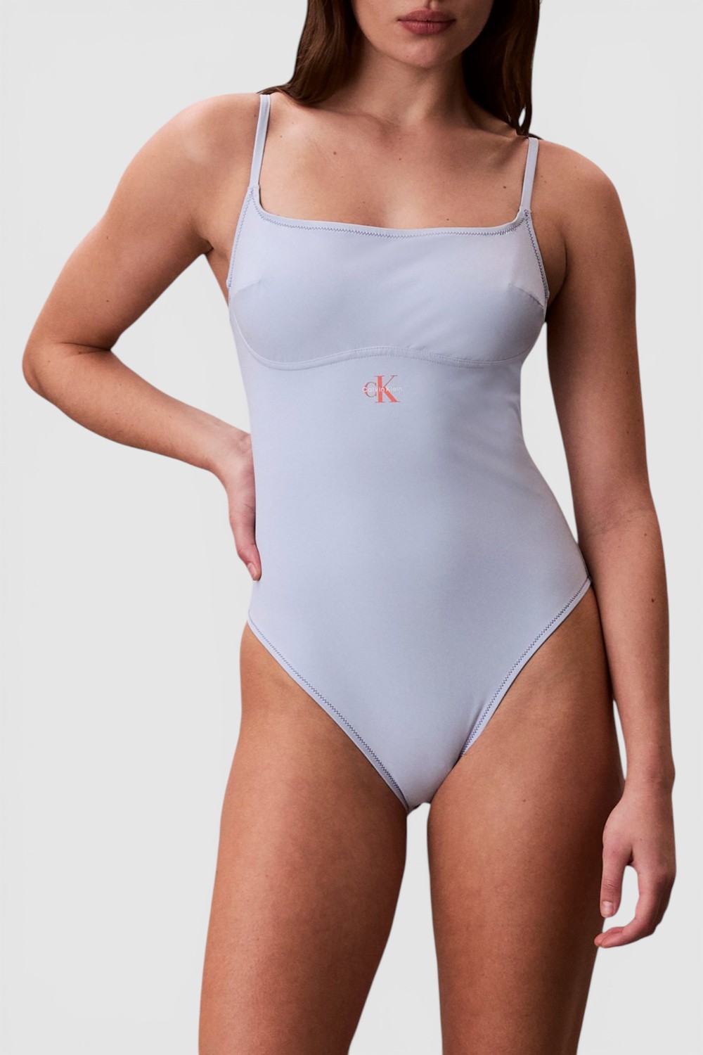 תמונת דוגמן קידמית של בגד ים שלם