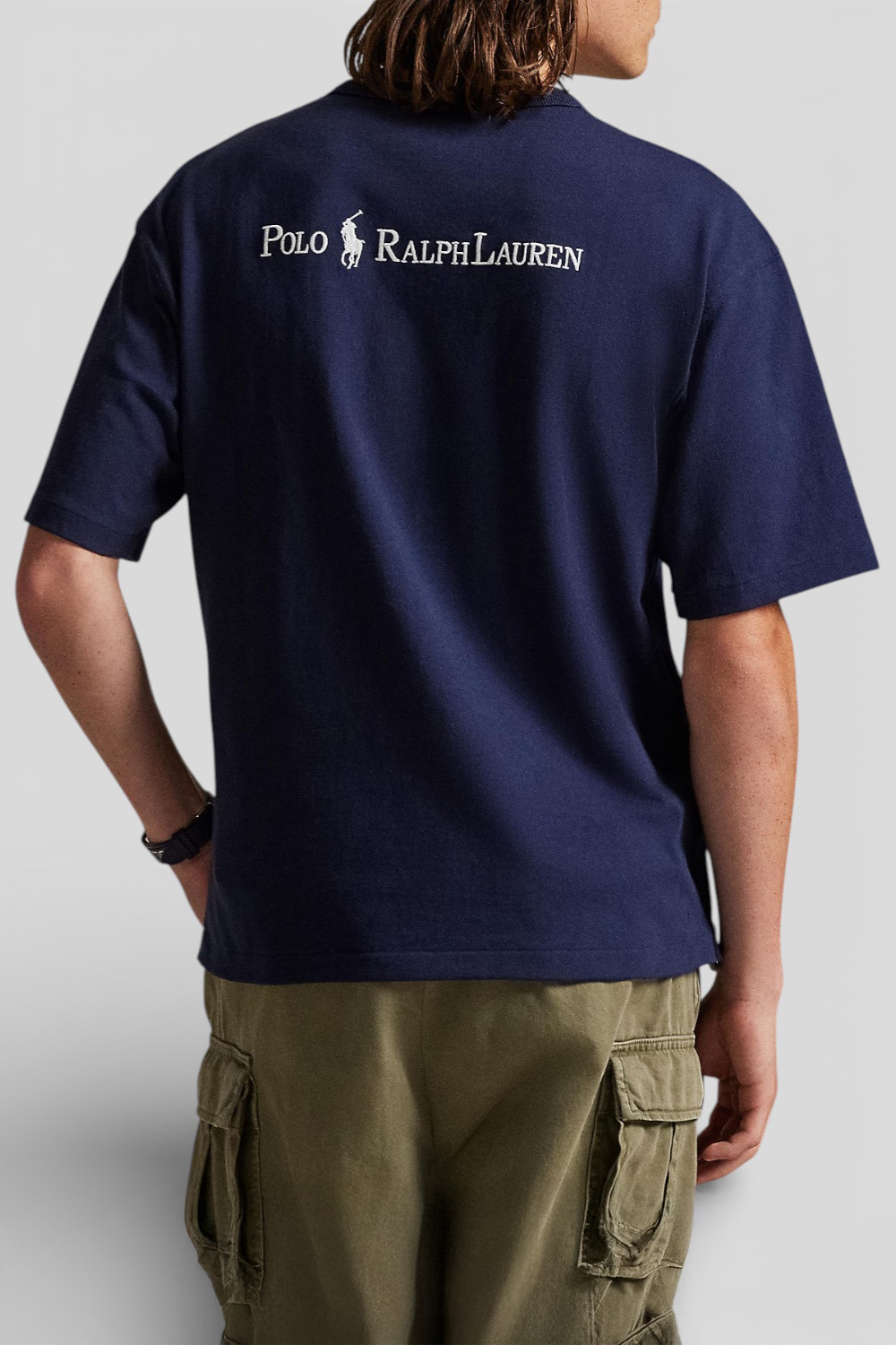 תמונת דוגמן אחורית של חולצת טי