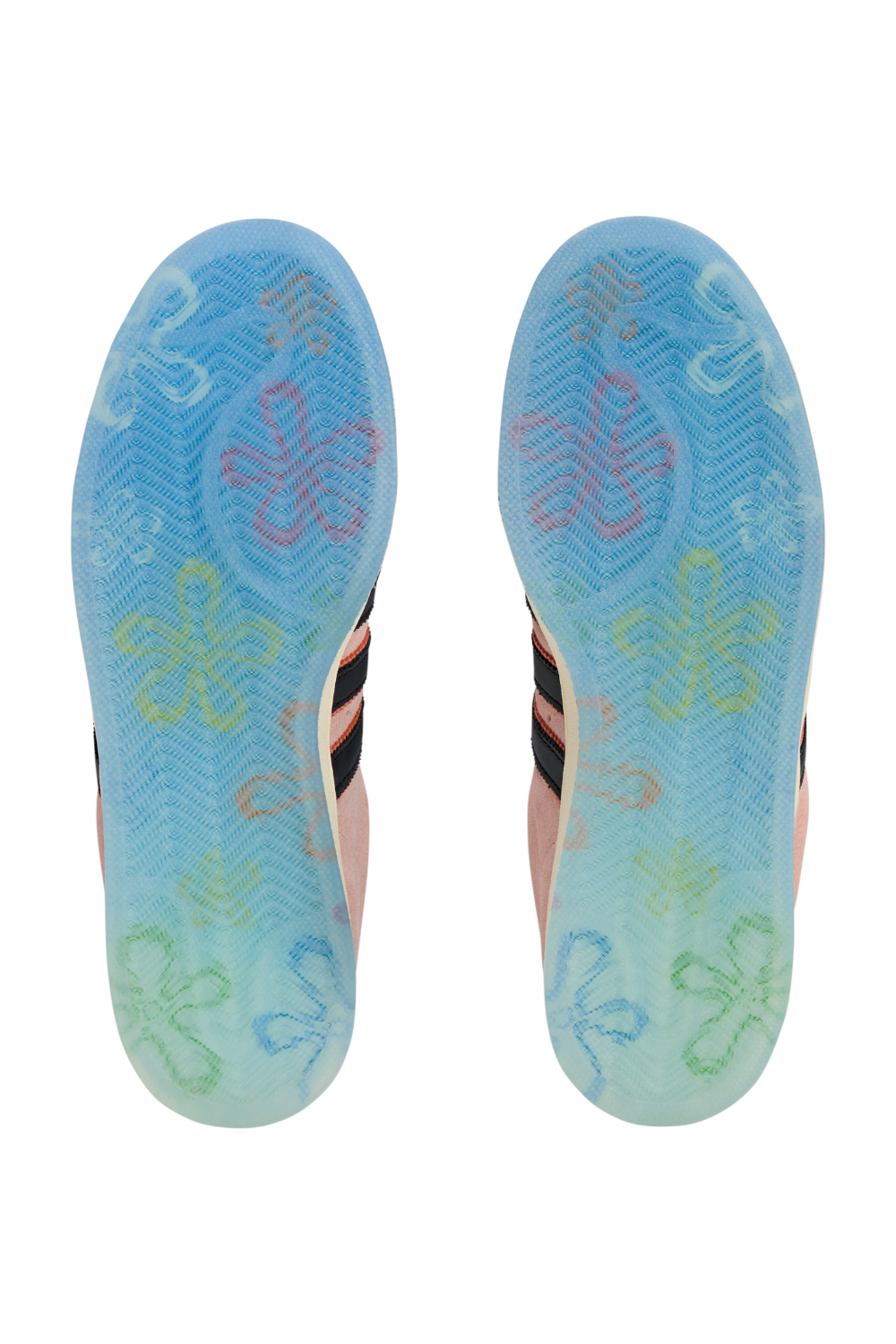 תמונת פנים של נעלי סניקרס