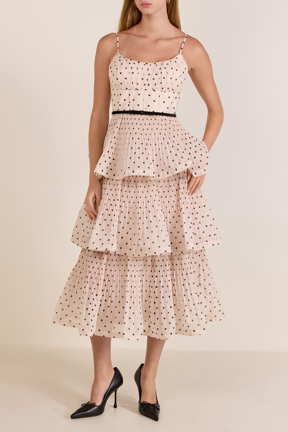 תמונת דוגמן קידמית של שמלת קומות מידי