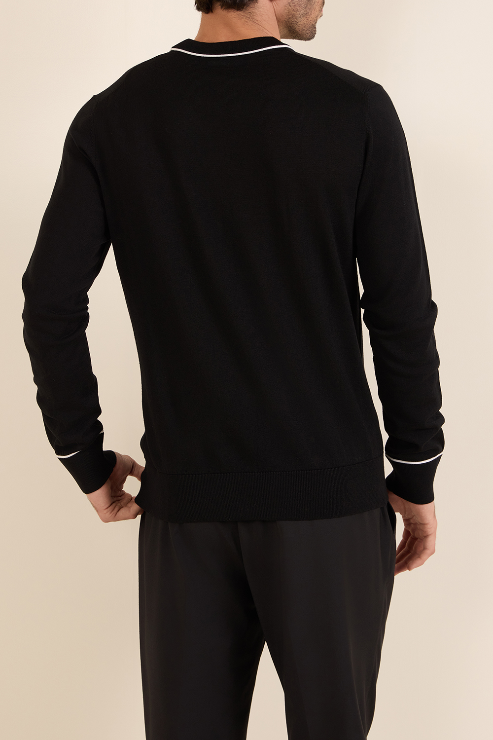 תמונת דוגמן אחורית של סריג