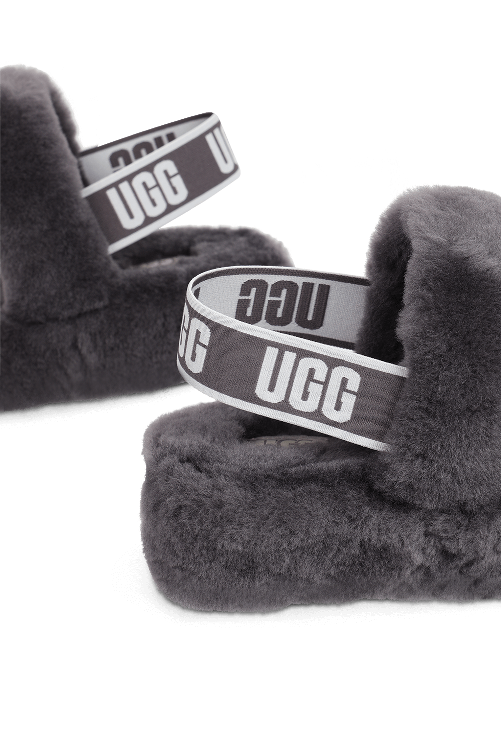 תמונת תקריב של סנדלים פרוותיים הו ייה