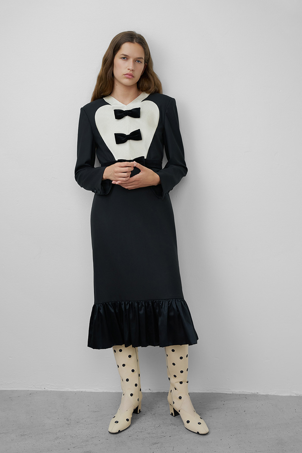 תמונת דוגמן קידמית של שמלת צמר מידי