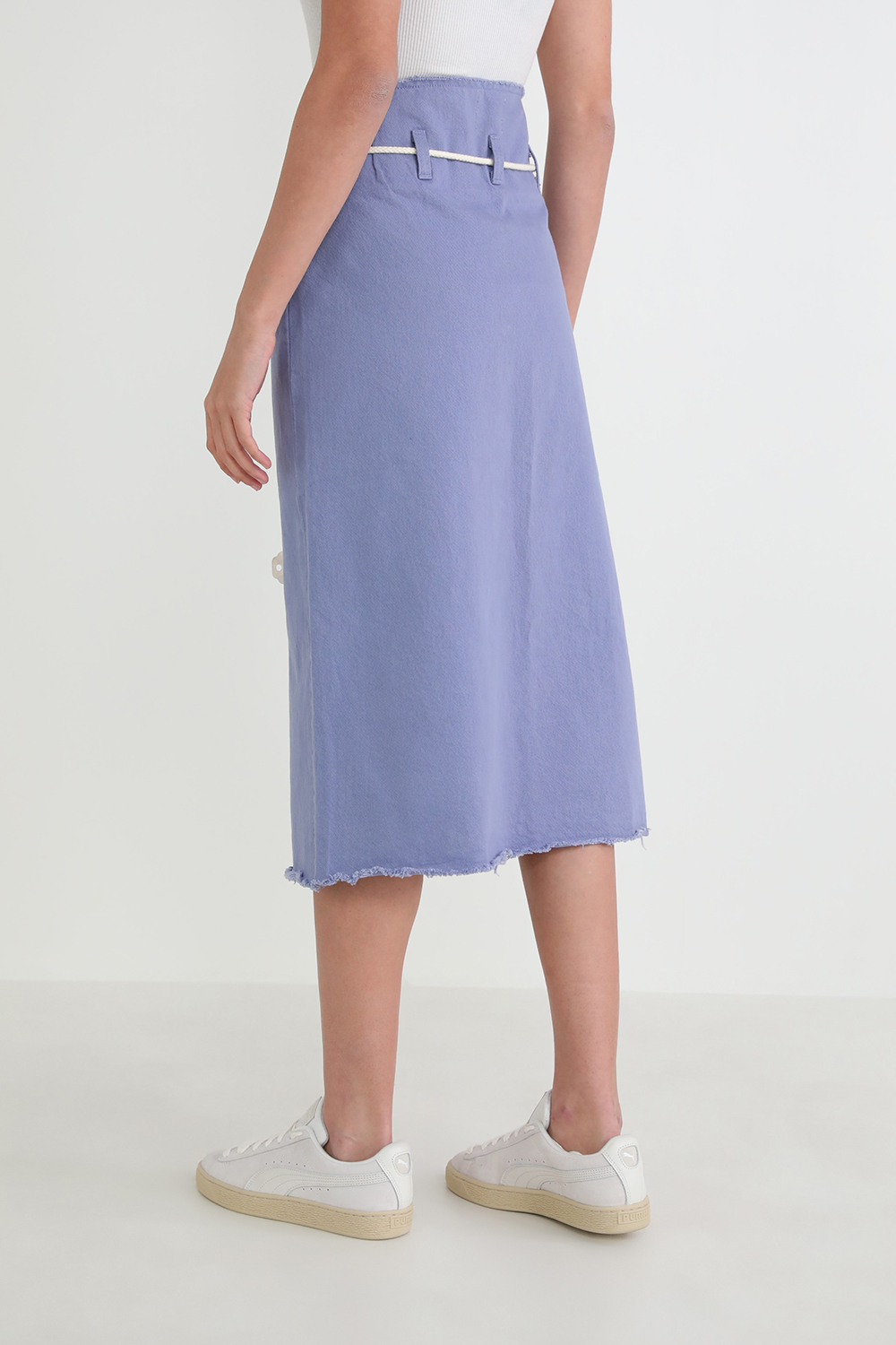 תמונת דוגמן אחורית של ליוויס X אמה צ'מברליין חצאית מידי