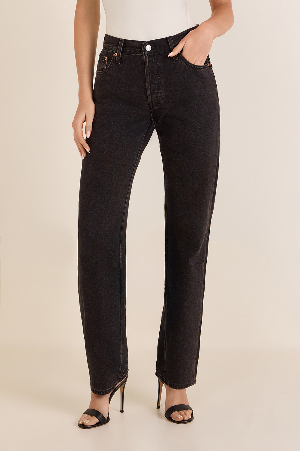 תמונת דוגמן קידמית של מכנסי ג'ינס 501 90S בגזרה ישרה