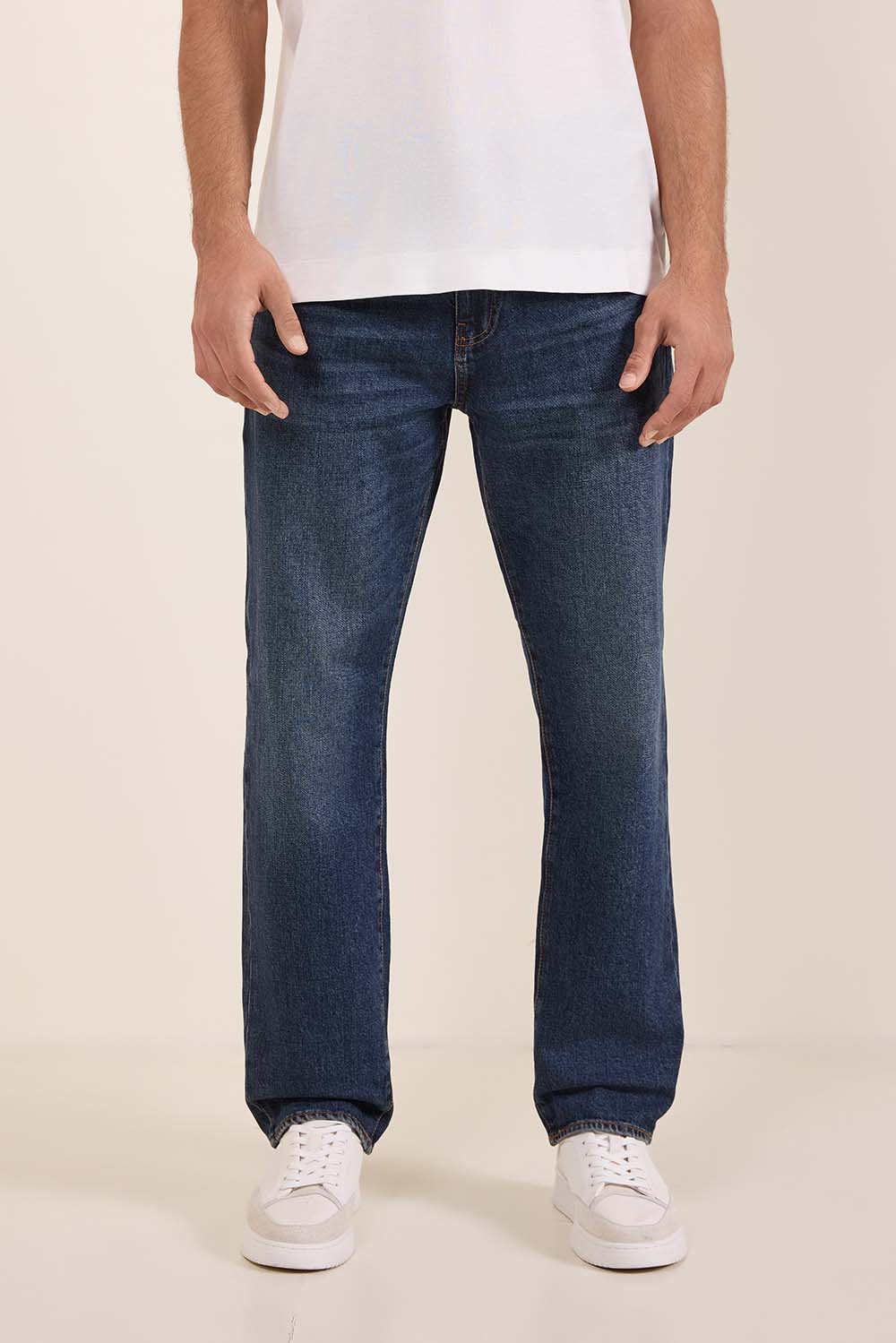 תמונת דוגמן קידמית של מכנסי ג'ינס