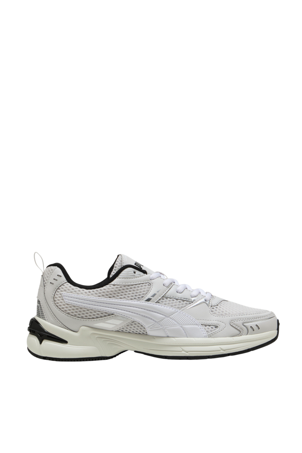 תמונה קידמית של נעלי סניקרס מילניו 2000