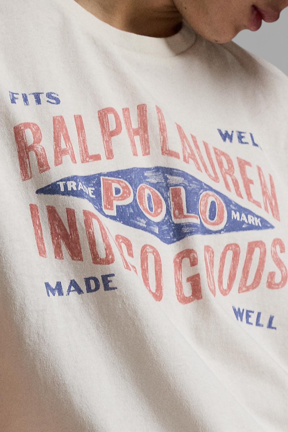 תמונת תקריב דוגמן של חולצת טי