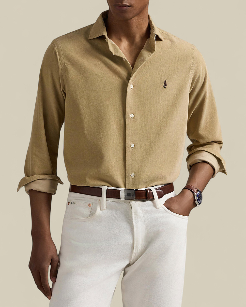 תמונת דוגמן קידמית של חולצה מכופתרת