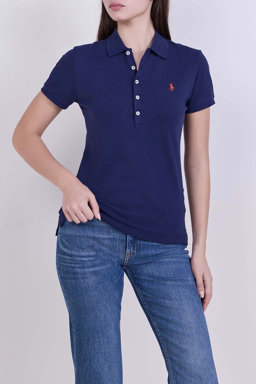 תמונת דוגמן קידמית של חולצת פולו בגזרה ישרה