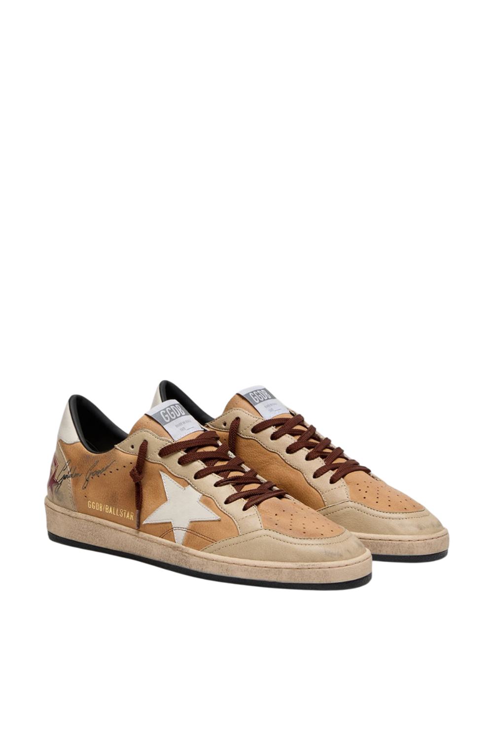 תמונה אחורית של נעלי סניקרס