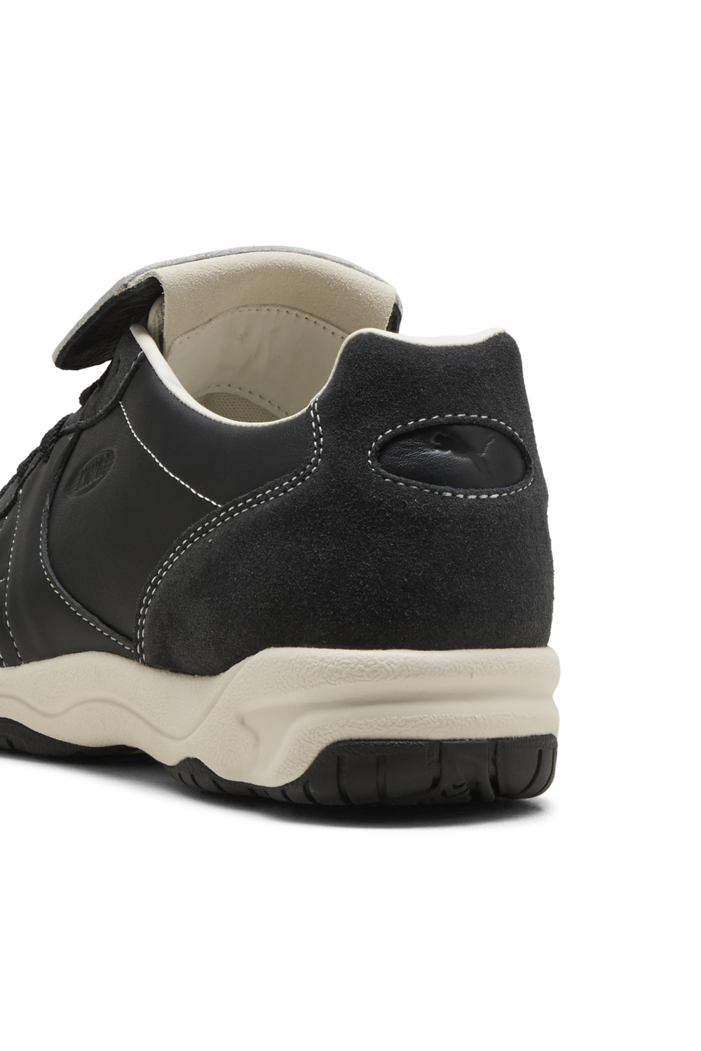 תמונת פנים של נעלי סניקרס