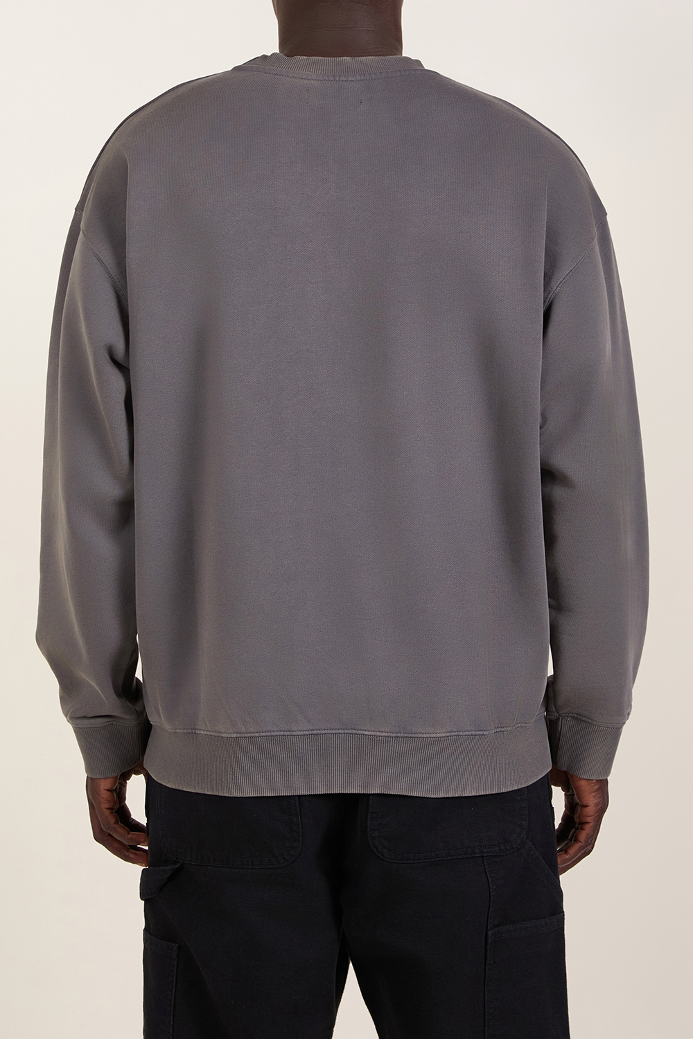 תמונת תקריב דוגמן של סווטשירט