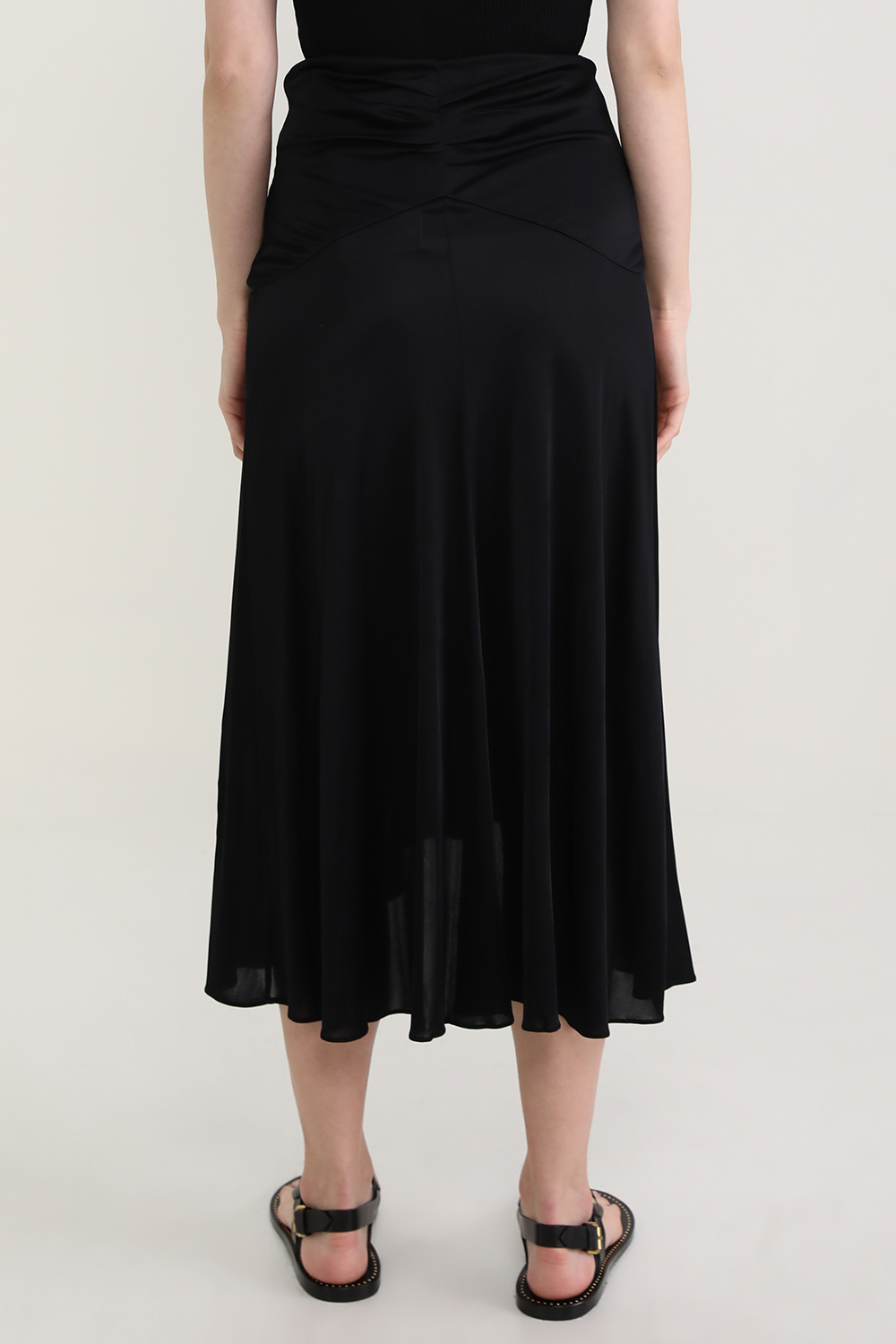 תמונת דוגמן אחורית של חצאית מידי עם אלמנט קשירה