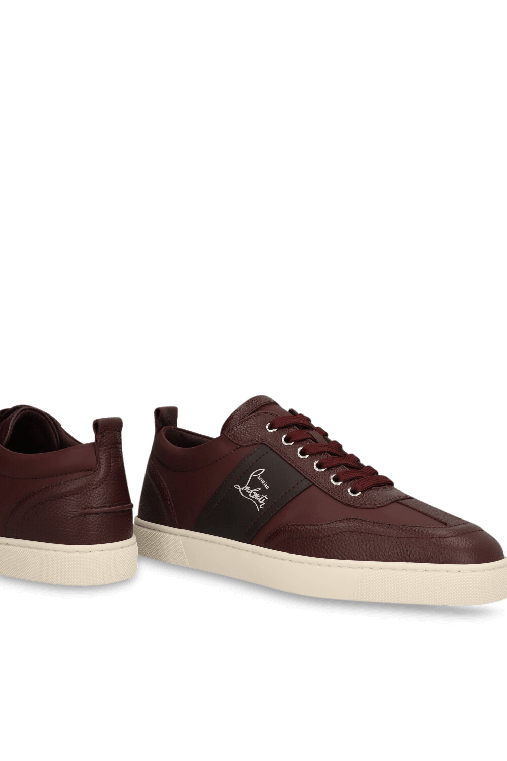 תמונת תקריב של נעלי סניקרס