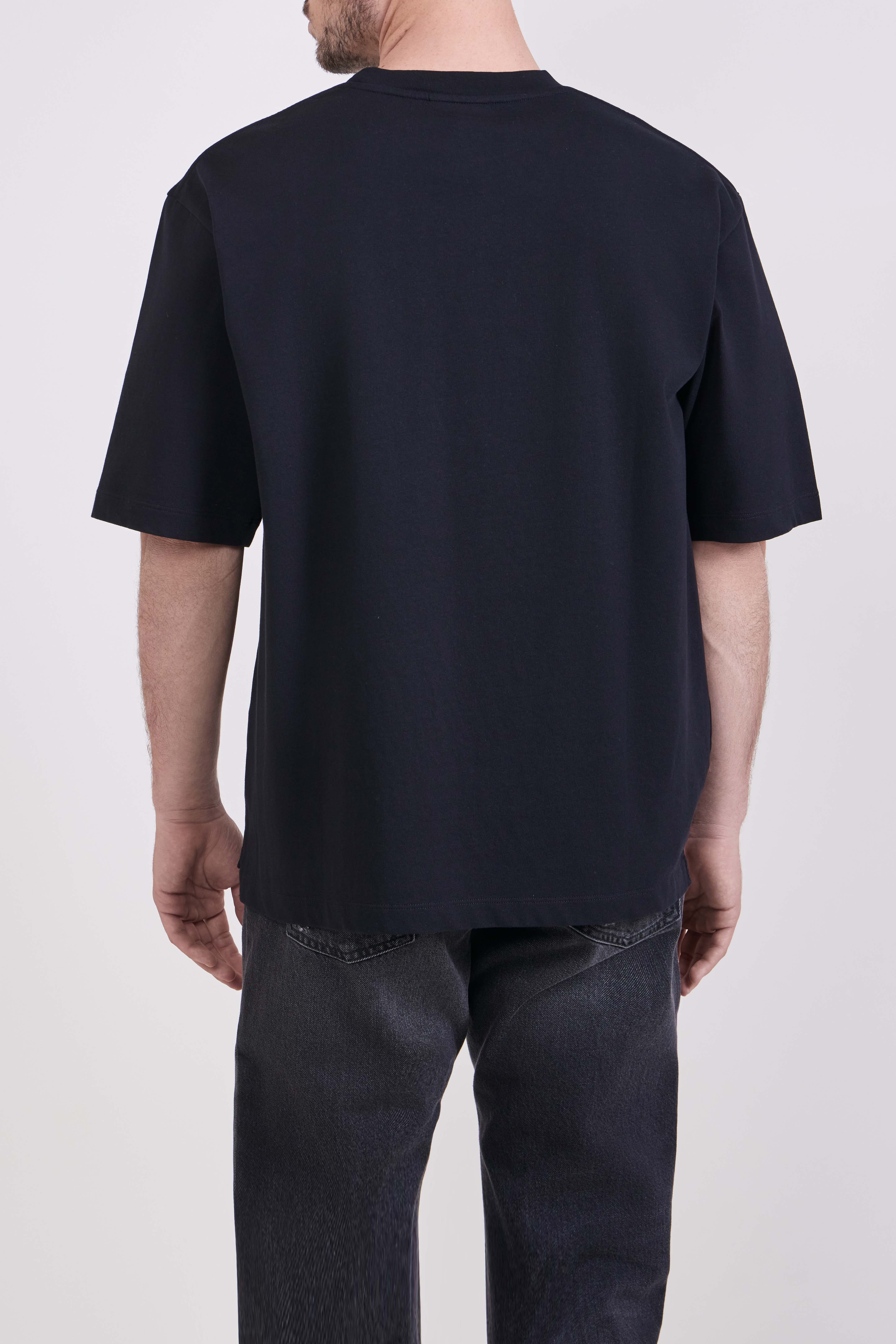 תמונת דוגמן אחורית של חולצת טי