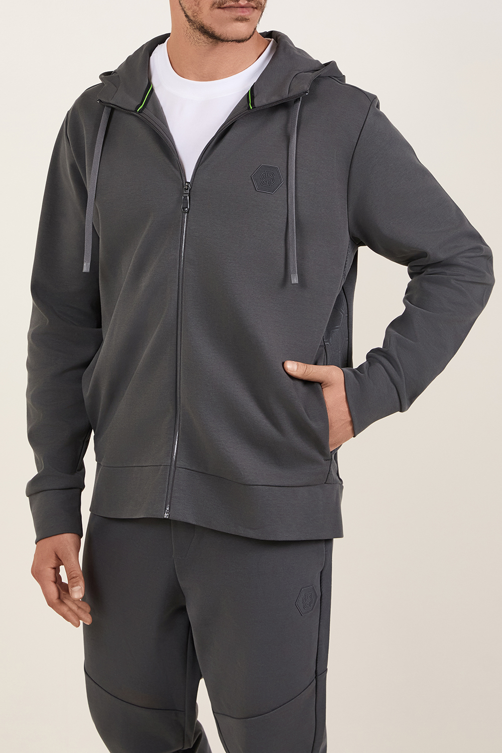 תמונת דוגמן קידמית של ז'קט קפוצ'ון